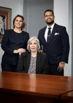 Suprema Corte de Justicia descarga de toda sanción disciplinarias a tres reconocidos abogados
