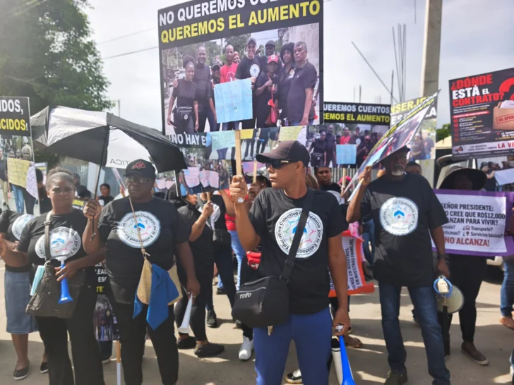 'Sin conserjes no hay escuela': protestas opacaron la apertura oficial del año lectivo