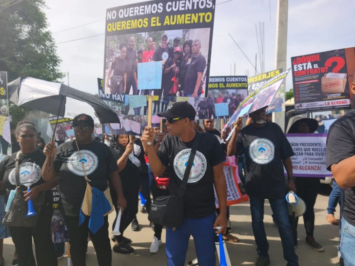 'Sin conserjes no hay escuela': protestas opacaron la apertura oficial del año lectivo