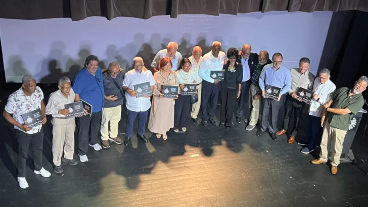 Danilo Ginebra pone en circulación su libro 'La escena alterada: el impacto de Gratey en la evolución del teatro dominicano'