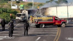 Los violentos "narcobloqueos" de carreteras que paralizaron partes del estado mexicano de Michoacán, bastión del Cartel Jalisco Nueva Generación Los violentos "narcobloqueos" de carreteras que paralizaron partes del estado mexicano de Michoacán, bastión del Cartel Jalisco Nueva Generación