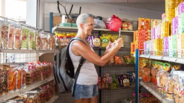Por qué cada vez más turistas disfrutan visitando supermercados durante sus vacaciones