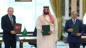 El pacto firmado por Arabia Saudita, Turquía y Pakistán en el que declaran que un ataque contra uno de ellos será un ataque 