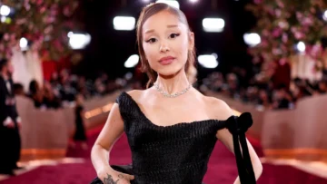 Ariana Grande se baja de un musical para tomarse un descanso del escrutinio 