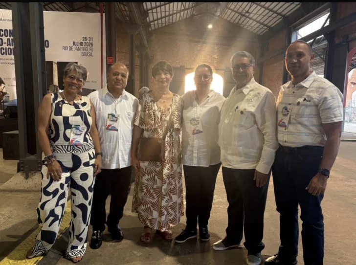 foto3Parte-de-la-delegacion-de-la-UASD-728x542
