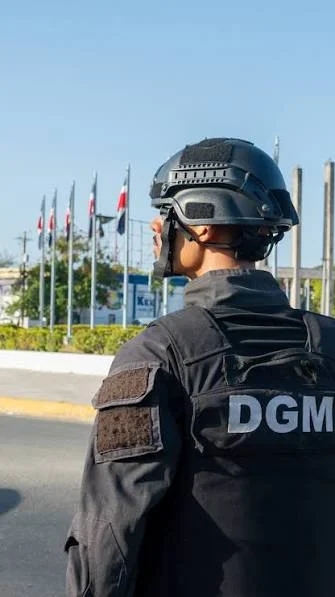 El desafío, por tanto, no será solo cerrar pasos irregulares. Se anticipará una crisis regional marcada por deportaciones, debilidad institucional en Haití y redes criminales activas. Para República Dominicana, la respuesta tendrá que combinar firmeza, planificación y sentido humanitario antes de que la presión migratoria supere la capacidad ordinaria del Estado. 