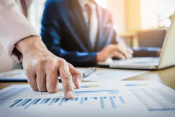 Financieras de la sombra: captar y prestar a la vez, sin permiso ya no es un mal negocio, es un crimen