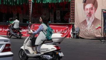 Irán: cada vez más mujeres conducen motocicletas en las ciudades