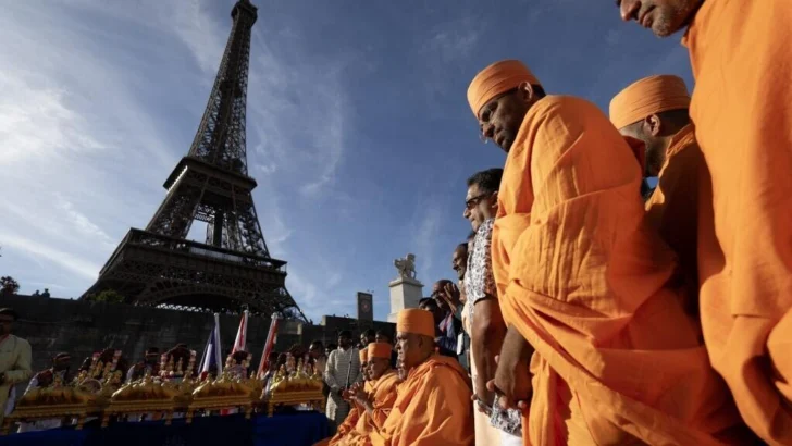 Reapertura de la Torre Eiffel tras una huelga por discriminación del personal femenino
