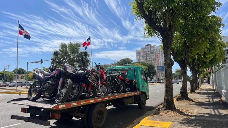 Retienen 54 vehículos, incluidos patanas y motocicletas
