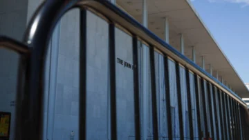 El Kennedy Center cierra sus puertas tras el fallo judicial que negó a Trump rebautizarlo con su nombre