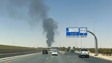 Retrasos y anulaciones en el aeopuerto de Riad por un ataque a un depósito de una petrolera