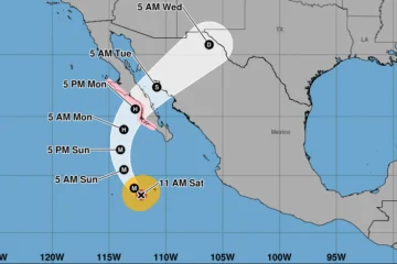 Polo se debilita a categoría 4 frente a Baja California Sur en el Pacífico mexicano