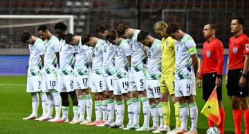 Los jugadores de Irlanda e Israel no se dan la mano en un encuentro cargado de tensión y polémica Los jugadores de Irlanda e Israel no se dan la mano en un encuentro cargado de tensión y polémica