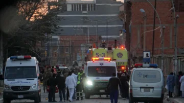 Bolivia investiga las explosiones en un cuartel de Viacha mientras crece la incertidumbre por los militares desaparecidos Bolivia investiga las explosiones en un cuartel de Viacha mientras crece la incertidumbre por los militares desaparecidos