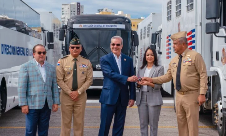 El presidente Abinader afirmó que el Gobierno estaba cumpliendo los objetivos trazados en materia de repatriaciones y sostuvo que los operativos se realizaban de manera organizada y con respeto a los derechos humanos.  