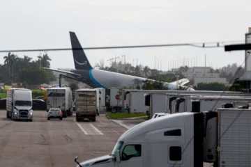 Al menos 5 muertos al accidentarse un avión de carga en el aeropuerto de Miami