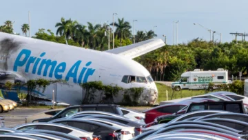 Las autoridades investigan las causas del accidente de avión que dejó al menos 5 muertos tras chocar con varios vehículos en el aeropuerto de Miami