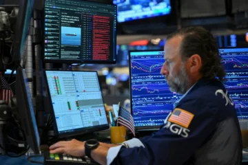 Wall Street cierra a la baja en medio de subida del rendimiento de los bonos Wall Street cierra a la baja en medio de subida del rendimiento de los bonos