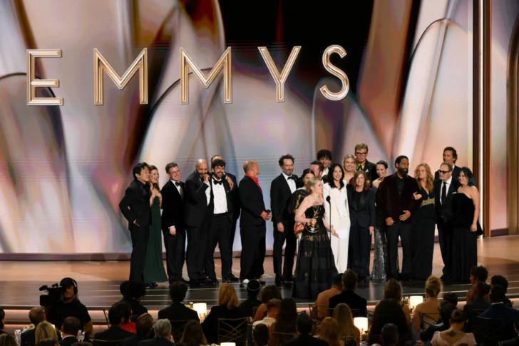 Listado de ganadores: 'Widow’s Bay' arrasa en unos Emmy que honran la partida de grandes estrellas de Hollywood