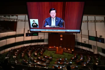 Hong Kong sigue el rumbo de China con su primer plan quinquenal
