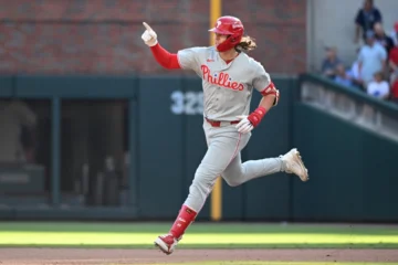 MLB: Medias Blancas eliminan a Astros y Filis fuerzan el tercer juego ante Bravos