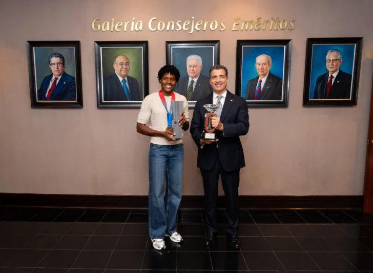 Banco Popular reconoce a Marileidy Paulino por su temporada invicta en 2026