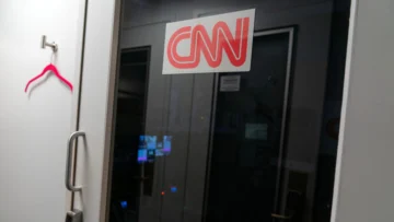 EEUU: Justicia ordena a la Casa Blanca restablecer el acceso a medios vetados por Trump