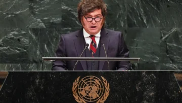 El presidente argentino Javier Milei inicia una gira de seducción en París