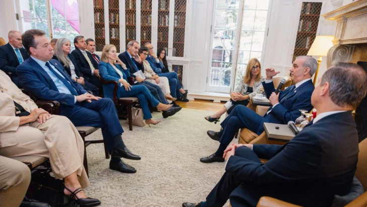 Abinader presenta ante empresarios las oportunidades de inversión en RD y apuesta por semiconductores y tierras raras