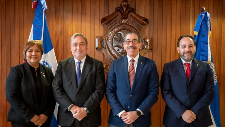 UASD y UNIR exploran programas conjuntos y expansión de la educación virtual