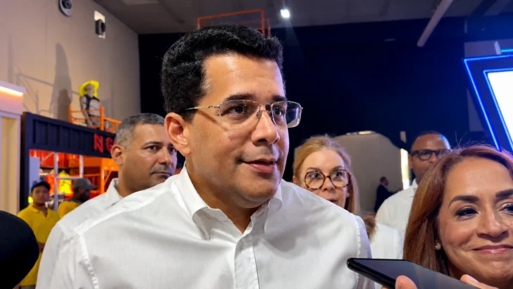 Collado dice que esta podía ser su última feria comercial, pero aclara que no prevé salir del Ministerio “en lo inmediato”
