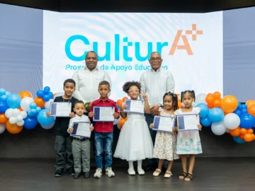 Cooperativa La Telefónica reconoce a 101 estudiantes con bonos educativos por su excelencia académica