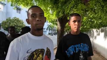 Jóvenes requeridos por la Dicrim se entregan en Santo Domingo tras denunciar trabas para hacerlo en Barahona