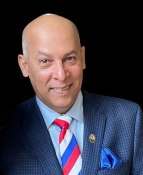 Labor educativa y formativa de Bruno Rosario Candelier