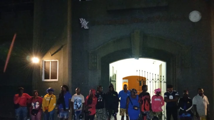 Ejército detiene a 16 haitianos tras desembarco de una yola en Montecristi