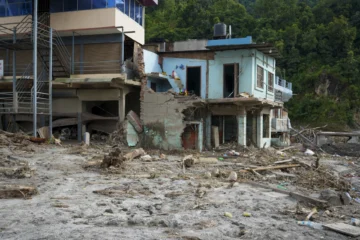 Nepal y China cifran en mil los muertos en la riada mientras buscan miles de desaparecidos