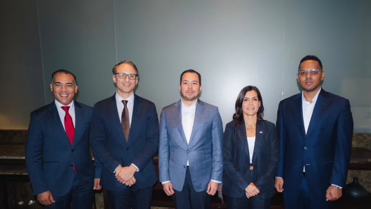 Embajadora de EE. UU. se reúne con representantes de proyecto político de Alofoke
