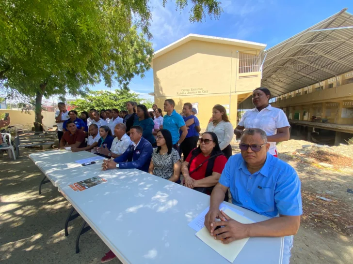 Padres y madres anuncian paro en Santiago Oeste por retrasos en escuela Rafaela Jiminián