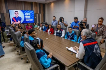 Estudiantes cuentan a De Camps su experiencia tras completar más de 500 horas de lectura
