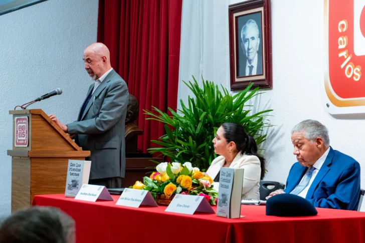 Embajador Juan Bolívar Díaz presenta en México sus memorias 'Con las riendas tensas' Embajador Juan Bolívar Díaz presenta en México sus memorias 'Con las riendas tensas'