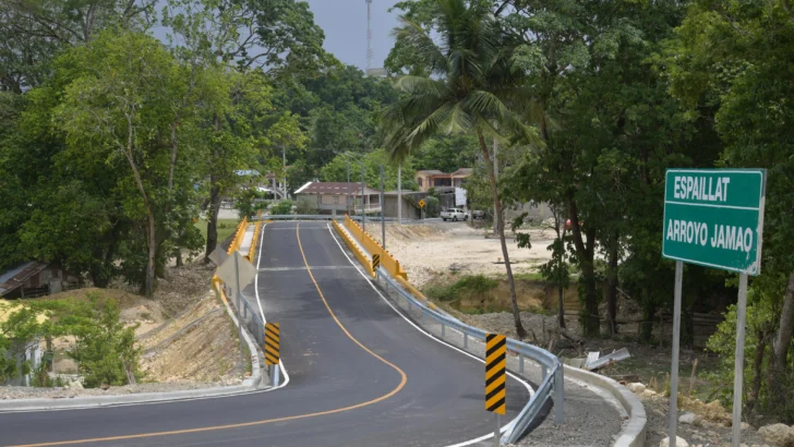 Gobierno inaugura carretera Las Espinas tras 36 años de espera en Jamao al Norte