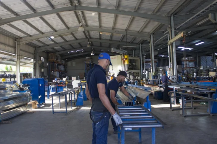 Gobierno reserva compras de programas sociales para mipymes nacionales