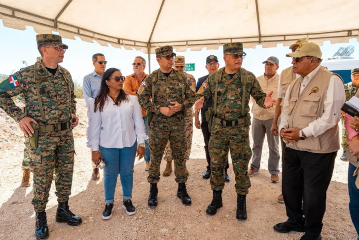 El Ministerio de Defensa dejó iniciada la construcción del nuevo tramo del muro correspondiente a la segunda etapa de la verja perimetral en Jimaní, provincia de Independencia