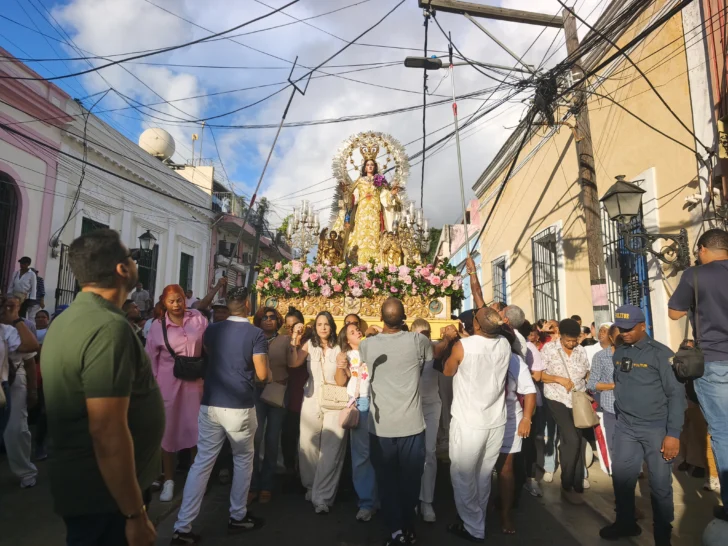 Fieles recorren la Ciudad Colonial en procesión por el Día de la Virgen de las Mercedes Fieles recorren la Ciudad Colonial en procesión por el Día de la Virgen de las Mercedes