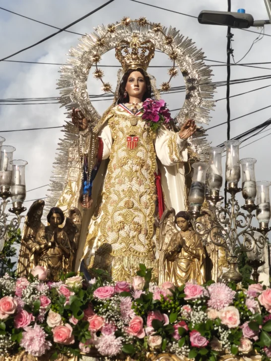 Fieles recorren la Ciudad Colonial en procesión por el Día de la Virgen de las Mercedes Fieles recorren la Ciudad Colonial en procesión por el Día de la Virgen de las Mercedes