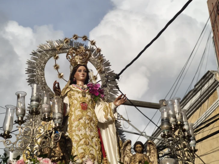 Fieles recorren la Ciudad Colonial en procesión por el Día de la Virgen de las Mercedes Fieles recorren la Ciudad Colonial en procesión por el Día de la Virgen de las Mercedes