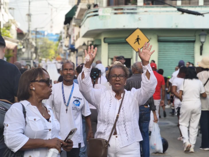 Fieles recorren la Ciudad Colonial en procesión por el Día de la Virgen de las Mercedes Fieles recorren la Ciudad Colonial en procesión por el Día de la Virgen de las Mercedes