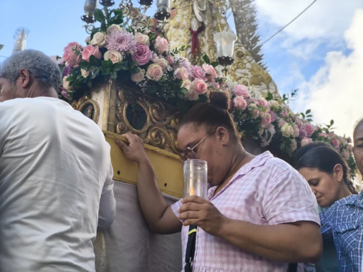 Fieles recorren la Ciudad Colonial en procesión por el Día de la Virgen de las Mercedes Fieles recorren la Ciudad Colonial en procesión por el Día de la Virgen de las Mercedes