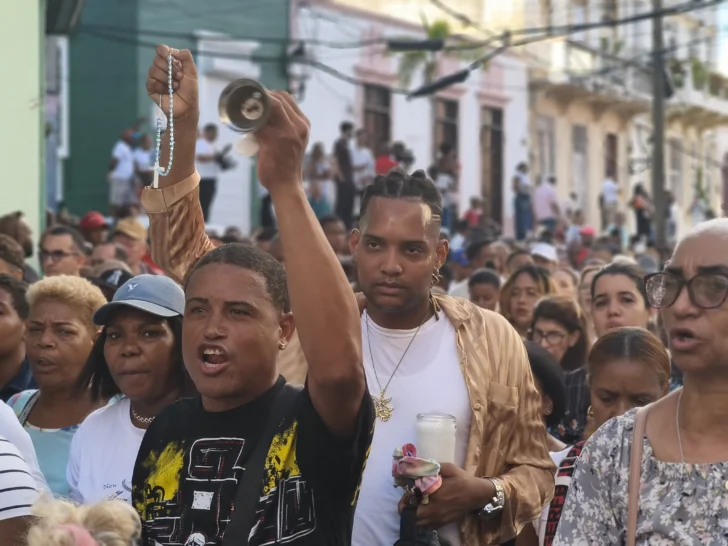 Fieles recorren la Ciudad Colonial en procesión por el Día de la Virgen de las Mercedes Fieles recorren la Ciudad Colonial en procesión por el Día de la Virgen de las Mercedes